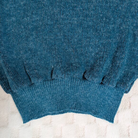 Vintage Made in Canada knit floral sweater with metallic hues - Picture 3 of 12